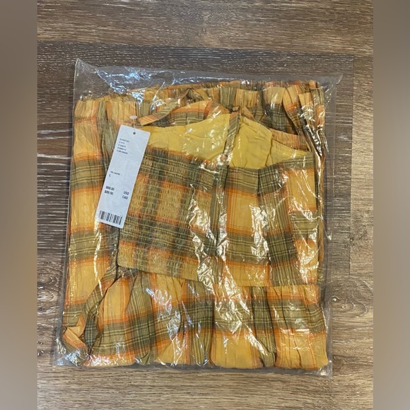 NWT URBAN OUTFITTERS LORELEI CRINKLE ROMPER SIZE LARGE IN YEL/JAUNE - Picture 3 of 3